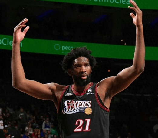 B体育-128:96！东部首个赛点诞生，3人狂轰82分拒绝黑7，哈登压力陡增